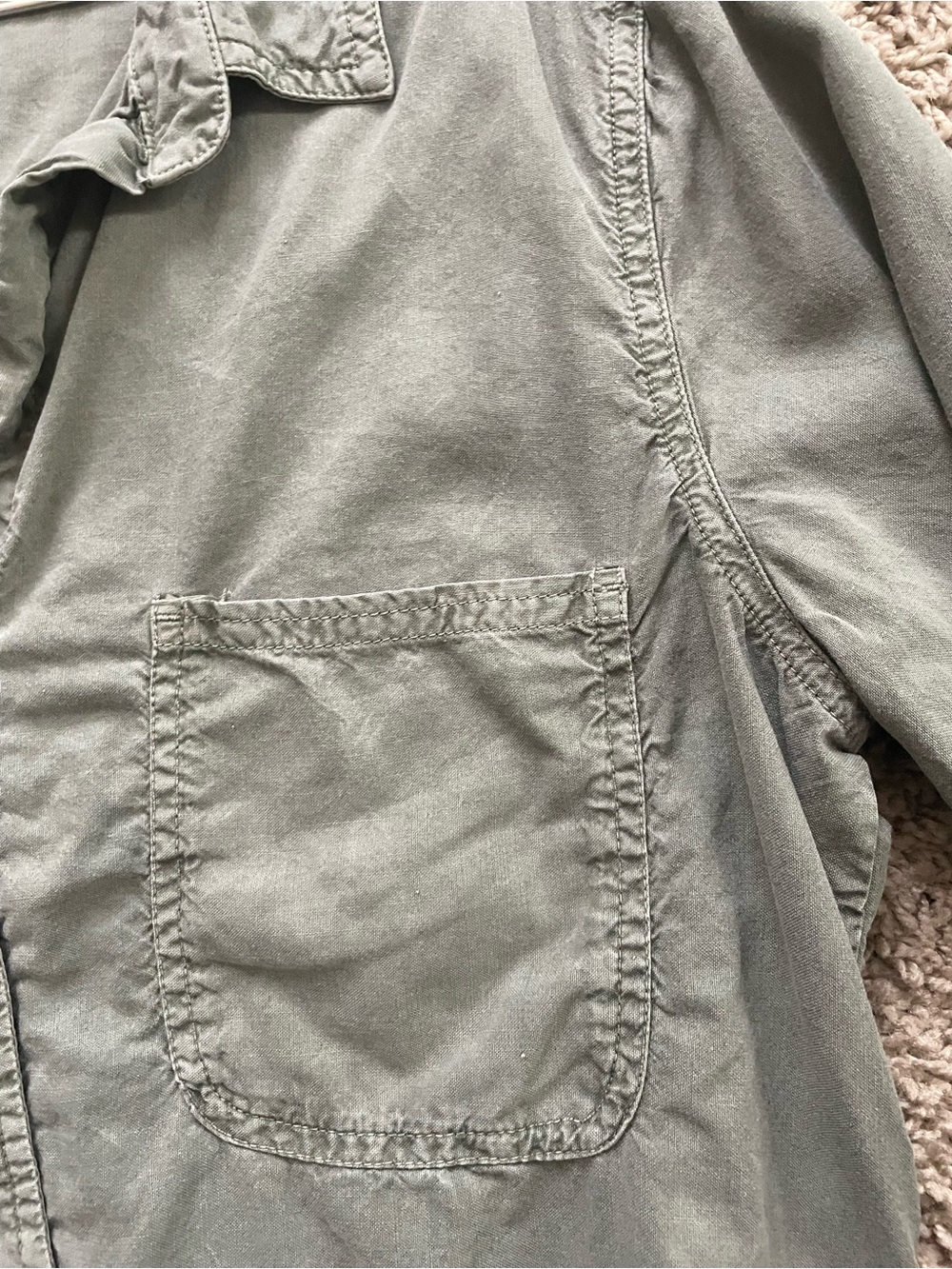 Cloth & Stone Woman’s Button down Shirt in SZ M in gently used condition - Picture 4 of 5